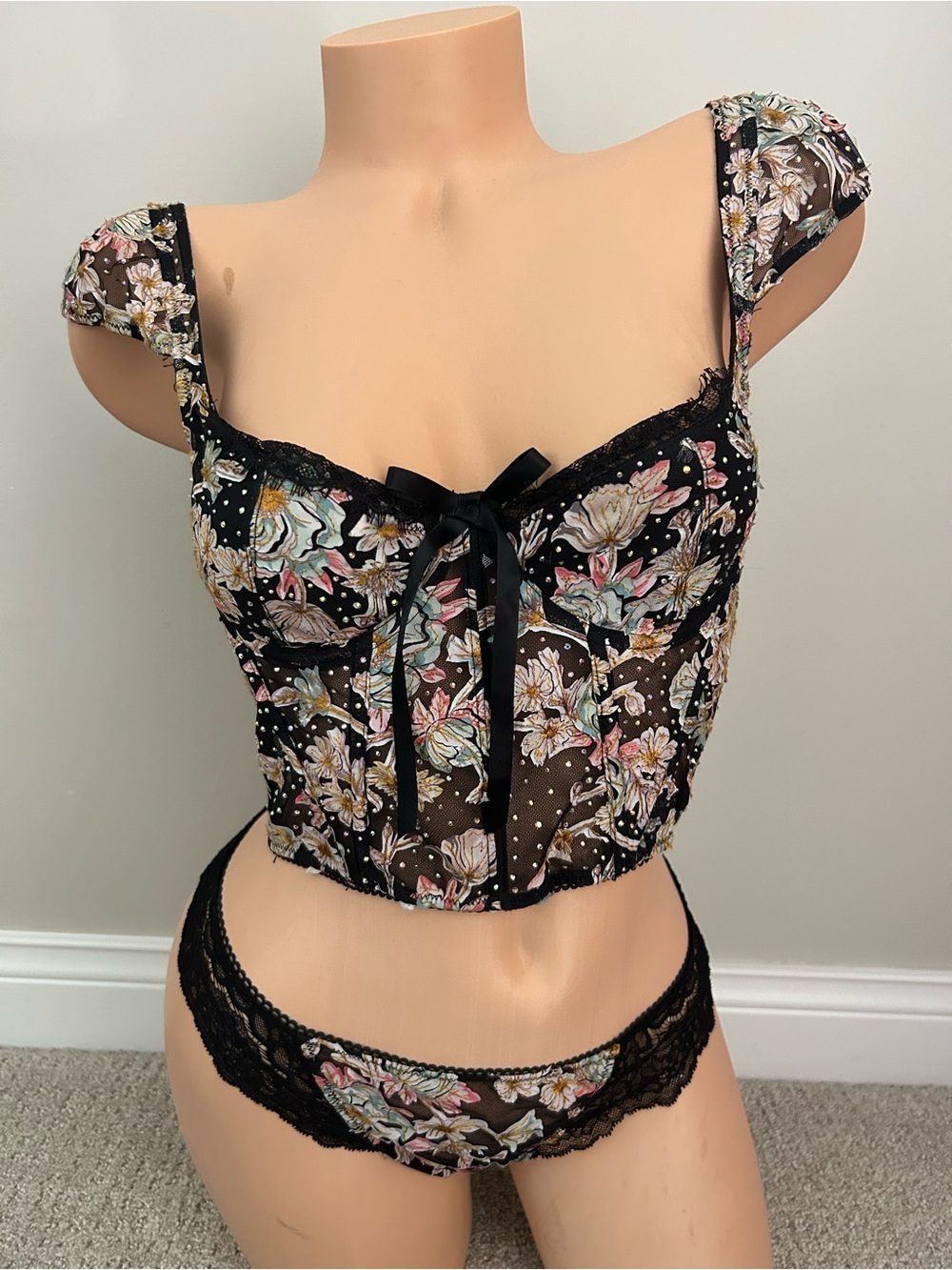 Floral Lace Bustier Set in Black